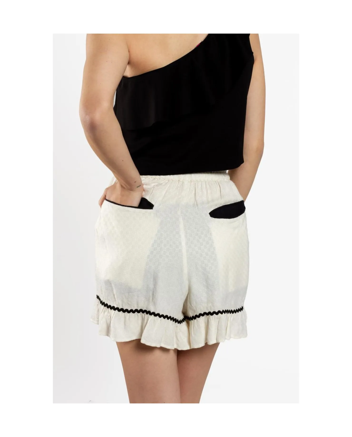 Cuplé Pantalon Corto Volante Jacquard Blanco