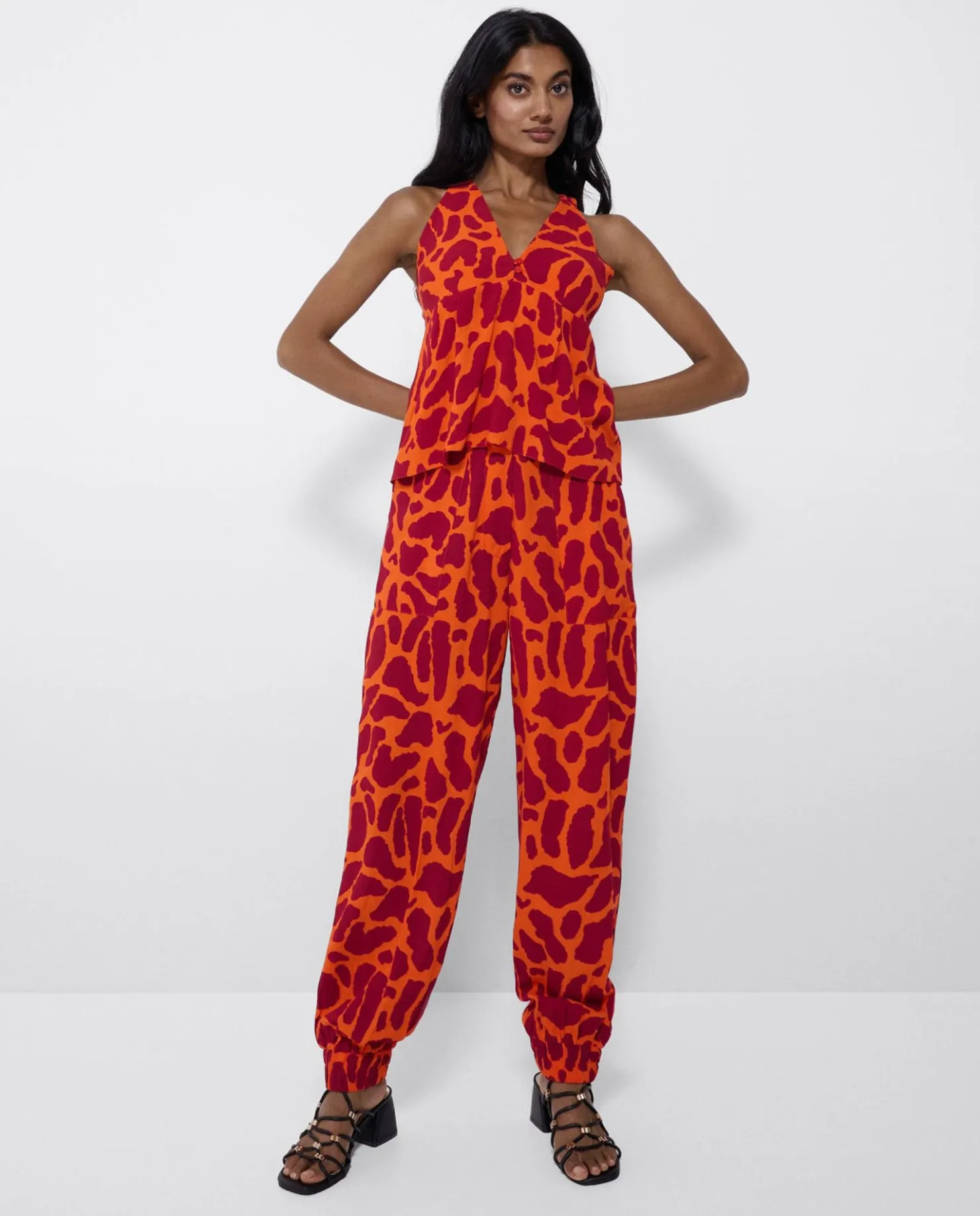 Sale Cuplé Pantalon Jogger Crep Estampado Jirafa